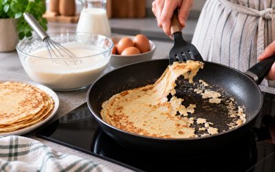 Dlaczego naleśniki przywierają do patelni?